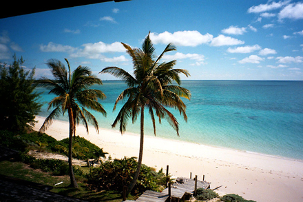 Bahamy, překrásná písčitá pláž