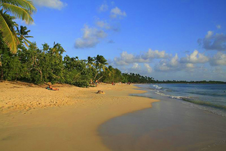 Martinik, Les Salines, široká písčitá pláž na západním konci ostrova