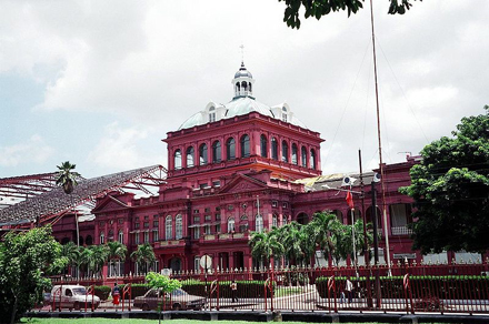 Trinidad a Tobago, Červený dům - parlament